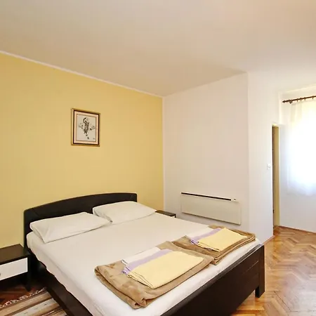 Διαμέρισμα With Parking Space Baska, Krk - 19195 Baška